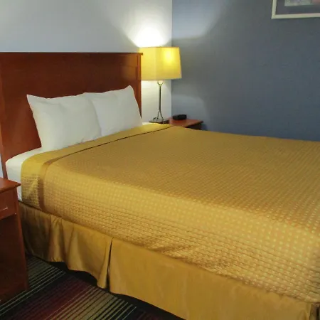 Travelodge By Wyndham Spirit Lake/Okoboji Exterior photo