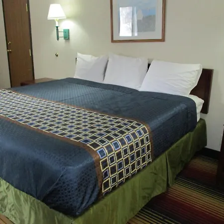 Travelodge By Wyndham Spirit Lake/Okoboji Exterior photo